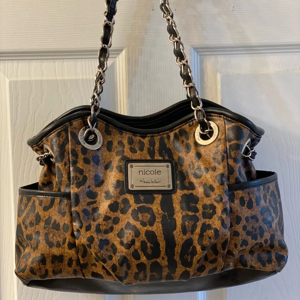 Nicole Miller Large women’s shoulder bags great condition, 16 by 10 inches clean - Picture 7 of 7